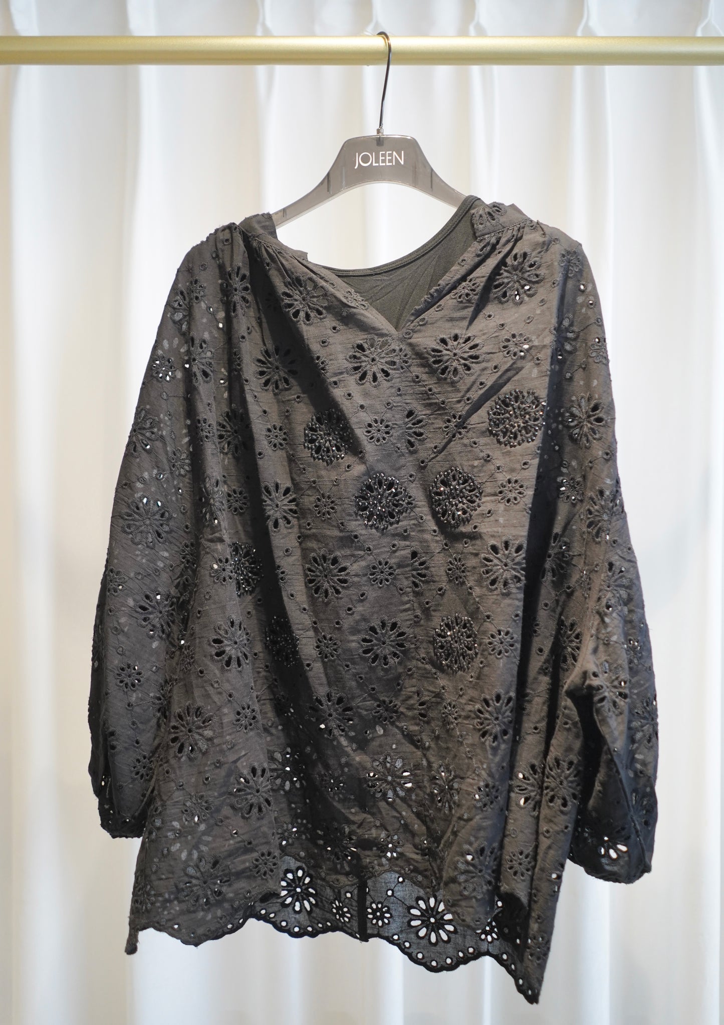 CRYSTALS EMBROIDERY TOP